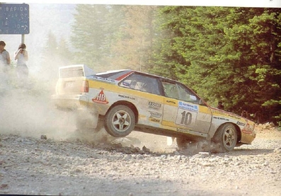 Stig Blomqvist - Björn Cederberg
31º Rothmans Acropolis Rally 1984. Audi Quattro A2 (IN-YD 29). Clasificado 1º.

Del 26 al 31 de Mayo, Atenas, Grecia.
Superficie: tierra.

El Rally tení­a un total de 2265 km, de los que 796.62 km divididos en 47 tramos eran especiales.

Tomaron la salida 104 equipos, finalizaron 32.@
Palabras clave: Stig_Blomqvist;Audi;Quattro;Grecia;Acropolis;1984;Grupo_B