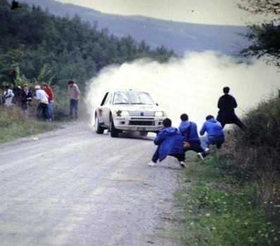 Ari Vatanen - Terry Harryman
26º Rally de Sanremo 1984. Peugeot 205 Turbo 16 (128 FBL 75). Clasificado 1º.

Del 30 de Septiembre al 5 de Octubre, Sanremo, Liguria, Imperia, Italia.
Superficie: asfalto -tierra.

El Rally tenia un total de 2546.29 km de los que 807.69 km divididos en 56 tramos eran especiales, (2 de ellas fueron canceladas SS7 Sante Luce de 12,30 km y SS26 Chiusdino 2 de 17,41 Km).

Se inscribieron 104 equipos, tomaron la salida 100, finalizaron 35.@
Palabras clave: Ari_Vatanen;Terry_Harryman;Peugeot;T16;Grupo_B;Sanremo;1984