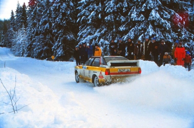 Stig Blomqvist - Bjorn Cederberg
34º International Swedish Rally 1984. Audi Quattro A2 (IN-NR 64). Clasificada 1º.

Del 10 al 12 de Febrero, Karlstad.
Superficie: nieve - hielo.

El Rally tenia un total de 1703.00 km de los que 447.70 km divididos en 27 tramos eran especiales.

Tomaron la salida 66 equipos, finalizaron 41.@
Palabras clave: Stig_Blomqvist;Audi;Quattro;Grupo_B;Suecia;1984;nieve