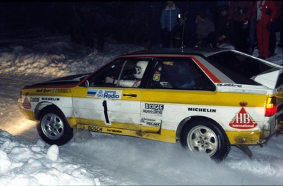 Stig Blomqvist - Bjorn Cederberg
34º International Swedish Rally 1984. Audi Quattro A2 (IN-NR 64). Clasificada 1º.

Del 10 al 12 de Febrero, Karlstad.
Superficie: nieve - hielo.

El Rally tenia un total de 1703.00 km de los que 447.70 km divididos en 27 tramos eran especiales.

Tomaron la salida 66 equipos, finalizaron 41.@
Palabras clave: Stig_Blomqvist;Audi;Quattro;Grupo_B;Suecia;1984;nieve