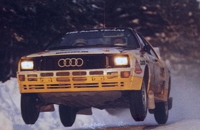 Stig Blomqvist - Bjorn Cederberg
34º International Swedish Rally 1984. Audi Quattro A2 (IN-NR 64). Clasificada 1º.

Del 10 al 12 de Febrero, Karlstad.
Superficie: nieve - hielo.

El Rally tenia un total de 1703.00 km de los que 447.70 km divididos en 27 tramos eran especiales.

Tomaron la salida 66 equipos, finalizaron 41.@
Palabras clave: Stig_Blomqvist;Audi;Quattro;Grupo_B;Suecia;1984;nieve;