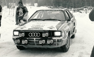 Stig Blomqvist - Bjorn Cederberg
34º International Swedish Rally 1984. Audi Quattro A2 (IN-NR 64). Clasificada 1º.

Del 10 al 12 de Febrero, Karlstad.
Superficie: nieve - hielo.

El Rally tenia un total de 1703.00 km de los que 447.70 km divididos en 27 tramos eran especiales.

Tomaron la salida 66 equipos, finalizaron 41.@
Palabras clave: Stig_Blomqvist;Audi;Quattro;Grupo_B;Suecia;1984;nieve