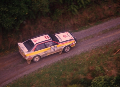 Stig Blomqvist - Björn Cederberg
14º Sanyo Rally of New Zealand 1984. Audi Quattro A2 (IN-NJ 5). Clasificado 1º.

Del 23 al 26 de Junio, Auckland, Nueva Zelanda.
Superficie: tierra.

El Rally tenia un total de 2626 km de los que 1044 km divididos en 45 tramos eran especiales.

Tomaron la salida 63 equipos, finalizaron 35.@
Palabras clave: Stig_Blomqvist;Audi;Quattro;Grupo_B;1984