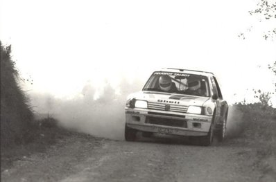 Ari Vatanen - Terry Harryman
26º Rally de Sanremo 1984. Peugeot 205 Turbo 16 (128 FBL 75). Clasificado 1º.

Del 30 de Septiembre al 5 de Octubre, Sanremo, Liguria, Imperia, Italia.
Superficie: asfalto -tierra.

El Rally tenia un total de 2546.29 km de los que 807.69 km divididos en 56 tramos eran especiales, (2 de ellas fueron canceladas SS7 Sante Luce de 12,30 km y SS26 Chiusdino 2 de 17,41 Km).

Se inscribieron 104 equipos, tomaron la salida 100, finalizaron 35.@
Palabras clave: Ari_Vatanen;Terry_Harryman;Peugeot;Turbo;Grupo_B;Sanremo;1984