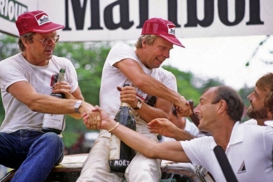Hannu Mikkola - Arne Hertz
16º Rallye Cote d'Ivoire 1984. Audi Quattro A2 (IN-NX 47). Clasificado 2º.
Audi Sport UK

Del 31 de Octubre al 4 de Noviembre, Africa.
Superficie: tierra.

El Rally constaba de 4 etapas con un total de 4012 km y 46 controles horarios.

Tomaron la salida 50 equipos, finalizaron 6.@
Palabras clave: Audi;Sport;Quattro;Grupo_B;Costa_Marfil;1984;Personajes