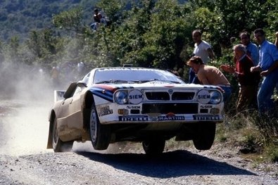 Attilio Bettega - Maurizio Perissinot
26º Rally San Remo 1984. Lancia Rally 037 (TO W67775). Clasificado 2º.

Del 30 de Septiembre al 5 de Octubre, Sanremo, Liguria, Imperia, Italia.
Superficie: asfalto -tierra.

El Rally tenia un total de 2546.29 km de los que 807.69 km divididos en 56 tramos eran especiales, (2 de ellas fueron canceladas SS7 Sante Luce de 12,30 km y SS26 Chiusdino 2 de 17,41 Km).

Se inscribieron 104 equipos, tomaron la salida 100, finalizaron 35.@
Palabras clave: Attilio_Bettega;Lancia;Rally;Grupo_B;Sanremo;1983;Saltos