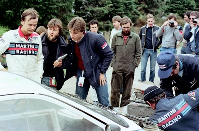 Asistencia del Equipo Martini Racing en el 14º Sanyo Rally de Nueva Zelanda 1984
En el Lancia Rally 037 (TO W67771) de Markku Alén - Ilkka Kivimäki, clasificado 2º.
Del 23 al 26 de Junio, Auckland, Nueva Zelanda.
Superficie: tierra.
El Rally tenia un total de 2626 km de los que 1044 km divididos en 45 tramos eran especiales.
Tomaron la salida 63 equipos, finalizaron 35.@
Palabras clave: Markku_Alen;Nueva_Zelanda;Lancia;Rally;Grupo_B;Asistencias;1984