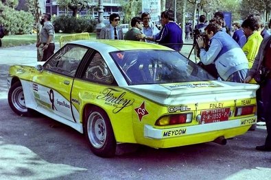 Carlos Sainz Cenamor - José Luis López Orozco
20º Rally Catalunya 1984. Opel Manta 400 (2-M-1855-P). Clasificado 2º.

El Equipo Oficial de Opel le cedió este coche sólo para este rally.
Su brillante actuación, 2º por detrás de Salvador Serviá también con Opel, y por delante de Genito Ortiz con Renault 5 Turbo, le abrió las puertas al Equipo Oficial de Renault.

Del 26 de Octubre al 28 de Octubre, Barcelona, Catalunya, España.
Superficie: asfalto.

El Rally tení­a un total de 440.65 km cronometrados.

Tomaron la salida 83 equipos, finalizaron 42.@
Palabras clave: Carlos_Sainz;Jose-Luis_Orozco;Opel;Manta;Catalunya;grupo_B;1984