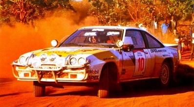 Rauno August Aaltonen - Lofty Drews
32º Marlboro Safari Rally 1984. Opel Manta 400 (GG-CU 261). Clasificado 2º.

Del 19 al 23 de Abril, Nairobi, Kenya, África.
Superficie: tierra.

El Rally tenia 5.254 km con 105 controles horarios.

Tomaron la salida 76 equipos, finalizaron 25.@
Palabras clave: ;Opel;Manta;Safari;1984;Grupo_B
