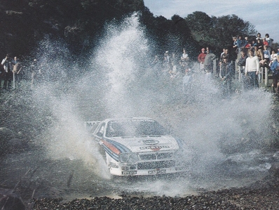 Markku Alén - Ilkka Kivimäki
14º Rally de Nueva Zelanda 1984. Lancia Rally 037 (TO W67771). Clasificado 2º.

Del 23 al 26 de Junio, Auckland, Nueva Zelanda.
Superficie: tierra.

El Rally tenia un total de 2626 km de los que 1044 km divididos en 45 tramos eran especiales.

Tomaron la salida 63 equipos, finalizaron 35.@
Palabras clave: Markku_Alen;Lancia;Nueva_Zelanda;1984;Grupo_B