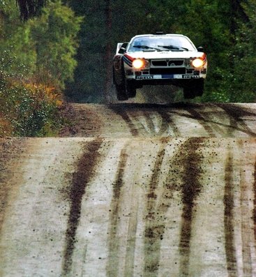 Markku Alén - Ilkka Kivimaki
34º 1000 Lakes Rally 1984. Lancia Rally 037. Clasificado 2º.
El Rally tenà­a un total de 1420 km, de los que 457 km divididos en 51 tramos, eran especiales, (una de ellas fue cancelada SS2 Humalamaki de 3,69 Km)
Tomaron la salida 144 equipos, finalizaron 74.@
Palabras clave: Markku_Alen;Ilkka_Kivimaki;Lancia;Rally;Finlandia;Grupo_B;1984