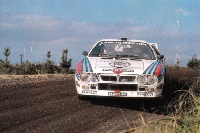 Markku Alén - Ilkka Kivimäki
14º Rally de Nueva Zelanda 1984. Lancia Rally 037 (TO W67771). Clasificado 2º.

Del 23 al 26 de Junio, Auckland, Nueva Zelanda.
Superficie: tierra.

El Rally tenia un total de 2626 km de los que 1044 km divididos en 45 tramos eran especiales.

Tomaron la salida 63 equipos, finalizaron 35.@
Palabras clave: Markku_Alen;Lancia;Nueva_Zelanda;1984;Grupo_B