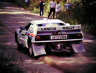 Markku Alén - Ilkka Kivimaki
34º Rally 1000 Lagos 1984 (Finlandia). Lancia Rally 037 evo. Clasificado 2º.
El Rally tenà­a un total de 1420 km, de los que 457 km divididos en 51 tramos, eran especiales, (una de ellas fue cancelada SS2 Humalamaki de 3,69 Km)
Tomaron la salida 144 equipos, finalizaron 74.@
Palabras clave: Markku_Alen;Lancia;Rally;Finlandia;Grupo_B;1984