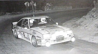 Carlos Sainz Cenamor - José Luis López Orozco
20º Rally Catalunya 1984. Opel Manta 400 (2-M-1855-P). Clasificado 2º.

El Equipo Oficial de Opel le cedió este coche sólo para este rally.
Su brillante actuación, 2º por detrás de Salvador Serviá también con Opel, y por delante de Genito Ortiz con Renault 5 Turbo, le abrió las puertas al Equipo Oficial de Renault.

Del 26 de Octubre al 28 de Octubre, Barcelona, Catalunya, España.
Superficie: asfalto.

El Rally tení­a un total de 440.65 km cronometrados.

Tomaron la salida 83 equipos, finalizaron 42.
@
Palabras clave: Carlos_Sainz;Jose-Luis_Orozco;Opel;Catalunya;grupo_B;1984