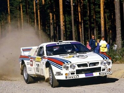 Henri Toivonen - Juha Piironen
34º 1000 Lakes Rally 1984. Lancia Rally 037 (TO W67776). Clasificado 3º.

Del 24 al 26 de Agosto, Jyväskylä, Finlandia.
Superficie: tierra.

El Rally tení­a un total de 1416.31 km de los que 460.96 km divididos en 51 tramos eran especiales. Una de ellas fue cancelada, SS2 Humalamaki de 3,69 Km.
Varios espectadores resultaron heridos en este accidente en el que estuvo involucrado el Vauxhall Chevette 2300 HSR (FER 688W) #48 de Julian Roderick - David Holmes.

Tomaron la salida 144 equipos, finalizaron 74.@
Palabras clave: Henri_Toivonen;Lancia;Rally;Grupo_B;Finlandia;1984