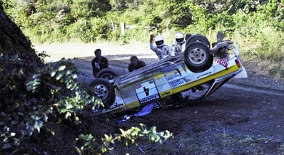 Hannu Mikkola - Arne Hertz
14º Sanyo Rally de Nueva Zelanda 1984. Audi Quattro A2 (IN-YD 29). Clasificado 3º.

Del 23 al 26 de Junio, Auckland, Nueva Zelanda.
Superficie: tierra.

El Rally tenia un total de 2626 km de los que 1044 km divididos en 45 tramos eran especiales.

Tomaron la salida 63 equipos, finalizaron 35.@
Palabras clave: ;Crash;Audi;Quattro;Grupo_B;1984