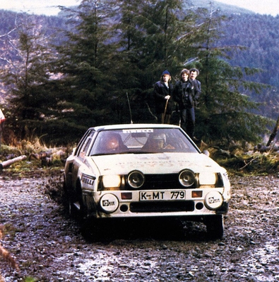 Per Eklund - Dave Whittock
33º Lombard RAC Rally 1984. Toyota Celica Twincam Turbo TCT (K-MT 779). Clasificado 3º.

Del 25 al 29 de Noviembre, Chester, Cheshire, Inglaterra, Reino Unido.
Superficie: tierra.

El Rally tenia un total de 3232.00 km de los que 868.54 km divididos en 56 tramos eran especiales.

Se inscribieron 124 equipos, tomaron la salida 119, finalizaron 52.@
Palabras clave: ;Toyota;Celica;TCT;Grupo_B;Gran_Bretaña;1984;Inglaterra