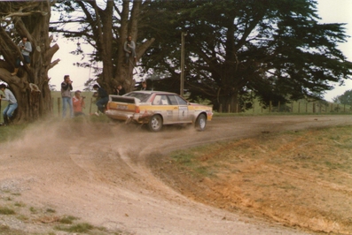 Hannu Mikkola - Arne Hertz
14º Sanyo Rally de Nueva Zelanda 1984. Audi Quattro A2 (IN-YD 29). Clasificado 3º.

Del 23 al 26 de Junio, Auckland, Nueva Zelanda.
Superficie: tierra.

El Rally tenia un total de 2626 km de los que 1044 km divididos en 45 tramos eran especiales.

Tomaron la salida 63 equipos, finalizaron 35.@
Palabras clave: ;Audi;Quattro;Grupo_B;1984