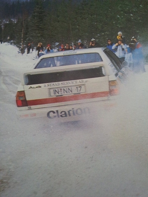 Per Eklund - Dave Whittock
34º International Swedish Rally 1984. Audi Quattro A2 (IN-NN 17). Clasificado 3º.

Del 10 al 12 de Febrero, Karlstad.
Superficie: nieve - hielo.

El Rally tenia un total de 1703.00 km de los que 447.70 km divididos en 27 tramos eran especiales.

Tomaron la salida 66 equipos, finalizaron 41.@
Palabras clave: ;Audi;Quattro;Grupo_B;Suecia;1984;Nieve