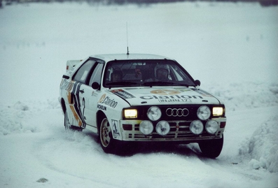 Per Eklund - Dave Whittock
34º International Swedish Rally 1984. Audi Quattro A2 (IN-NN 17). Clasificado 3º.

Del 10 al 12 de Febrero, Karlstad.
Superficie: nieve - hielo.

El Rally tenia un total de 1703.00 km de los que 447.70 km divididos en 27 tramos eran especiales.

Tomaron la salida 66 equipos, finalizaron 41.@
Palabras clave: ;Audi;Quattro;Grupo_B;Suecia;1984;Nieve