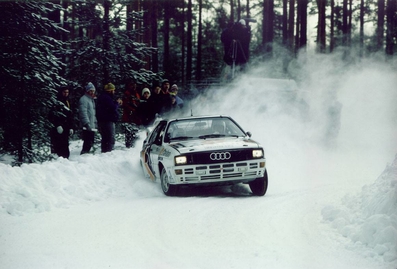 Per Eklund - Dave Whittock
34º International Swedish Rally 1984. Audi Quattro A2 (IN-NN 17). Clasificado 3º.

Del 10 al 12 de Febrero, Karlstad.
Superficie: nieve - hielo.

El Rally tenia un total de 1703.00 km de los que 447.70 km divididos en 27 tramos eran especiales.

Tomaron la salida 66 equipos, finalizaron 41.@
Palabras clave: ;Audi;Quattro;Grupo_B;Suecia;1984;Nieve
