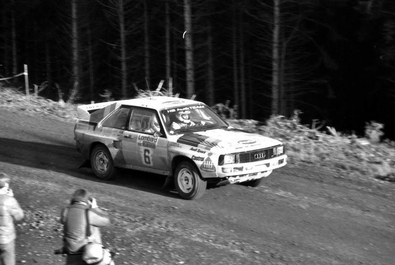 Michèle Mouton - Fabrizia Pons
33º Lombard RAC Rally 1984. Audi Sport Quattro S1 (IN-NT 2). Clasificada 4ª.
Audi Sport

Del 25 al 29 de Noviembre, Chester, Cheshire, Inglaterra, Reino Unido.
Superficie: tierra.

El Rally tenia un total de 3232.00 km de los que 868.54 km divididos en 56 tramos eran especiales.

Se inscribieron 124 equipos, tomaron la salida 119, finalizaron 52.@
Palabras clave: Michele_Mouton;Audi;Sport;Quattro;Gran_Bretaña;Grupo_B;1984;RAC_Rally