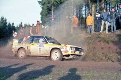Michèle Mouton - Fabrizia Pons
33º Lombard RAC Rally 1984. Audi Sport Quattro S1 (IN-NT 2). Clasificada 4ª.
Audi Sport

Del 25 al 29 de Noviembre, Chester, Cheshire, Inglaterra, Reino Unido.
Superficie: tierra.

El Rally tenia un total de 3232.00 km de los que 868.54 km divididos en 56 tramos eran especiales.

Se inscribieron 124 equipos, tomaron la salida 119, finalizaron 52.@
Palabras clave: Michele_Mouton;Audi;Sport;Quattro;Gran_Bretaña;Grupo_B;1984;RAC_Rally