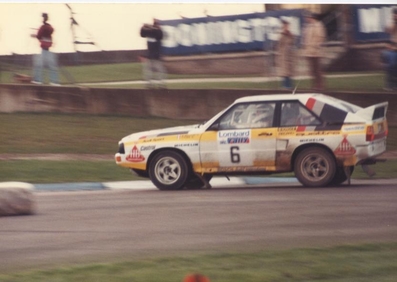 Michèle Mouton - Fabrizia Pons
33º Lombard RAC Rally 1984. Audi Sport Quattro S1 (IN-NT 2). Clasificada 4ª.
Audi Sport

Del 25 al 29 de Noviembre, Chester, Cheshire, Inglaterra, Reino Unido.
Superficie: tierra.

El Rally tenia un total de 3232.00 km de los que 868.54 km divididos en 56 tramos eran especiales.

Se inscribieron 124 equipos, tomaron la salida 119, finalizaron 52.@
Palabras clave: Michele_Mouton;Audi;Sport;Quattro;Gran_Bretaña;Grupo_B;1984;RAC_Rally