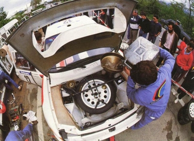 Asistencia Equipo Peugeot Talbot Sport en el 28º Tour de Corse 1984
En el Peugeot 205 Turbo 16 (697 EXC 75) de Jean-Pierre Nicolas - Charley Pasquier, clasificado 4º.

Debut del Peugeot 205 Turbo 16 en el Mundial de Rallys.

Del 3 al 5 de Mayo, Ajaccio, Córcega, Francia.
Superficie: asfalto.

El Rally tenia un total de 1618 km de los que 1130.9 km divididos en 30 tramos eran especiales.

Se inscribieron 158 equipos, tomaron la salida 155, finalizaron 57.@
Palabras clave: Peugeot;Corcega;Grupo_B;1984;Asistencias;Corse;Debut