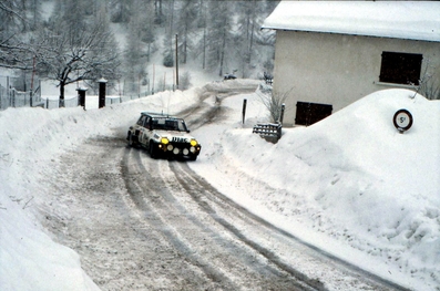 Jean-Luc Thérier - Michel Vial
52º Rallye Automobile de Monte-Carlo 1984. Renault 5 Turbo Tour de Corse (21 QV 28). Clasificado 4º.

Del 21 al 27 de Enero, Monte-Carlo.
Superficie: asfalto - nieve.

El Rally tenia un total de 3328.90 km de los que 753.20 km divididos en 30 tramos eran especiales, (4 de ellas fueron cancxeladas SS3 St Jean en Royans de 39 Km, SS11 Les Savoyons - Sigoyer de 32 Km, SS12 Pont sur Barrage du Sautet de 18,40 Km, SS13 Chateau d'Ancelle - La Batie Neuve de 11,20 Km).

Se inscribieron 222 equipos, tomaron la salida 209, finalizaron 120.

© Yvon De Marchi en Col de la Couillole.
Foto 1 de 3
@
Palabras clave: ;Renault;Turbo;Montecarlo;1984;nieve