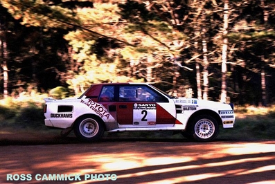 Bjorn Waldegard - Hans Thorszelius
14º Sanyo Rally de Nueva Zelanda 1984. Toyota celica Twincam Turbo (K-DS 940). Clasificado 5º.

Del 23 al 26 de Junio, Auckland, Nueva Zelanda.
Superficie: tierra.

El Rally tenia un total de 2626 km de los que 1044 km divididos en 45 tramos eran especiales.

Tomaron la salida 63 equipos, finalizaron 35.@

Palabras clave: ;Toyota;Celica;TCT;Grupo_B;1984