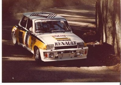 Jean Ragnotti - Pierre Thimonier
18º Rallye de Portugal - Vinho do Porto 1984. Renault 5 Turbo "Tour de Corse" (1465 XD 91). Clasificado 5º.

Del 6 al 10 de Marzo, Estoril, Portugal.
Superficie: asfalto - tierra.

El Rally tenia un total de 2400.00 km de los que 685.00 km divididos en 45 tramos eran especiales.

Tomaron la salida 70 equipos, finalizaron 20.@
Palabras clave: Jean_Ragnotti;Pierre_Thimonier;Renault;Turbo;Grupo_B;Portugal;1984