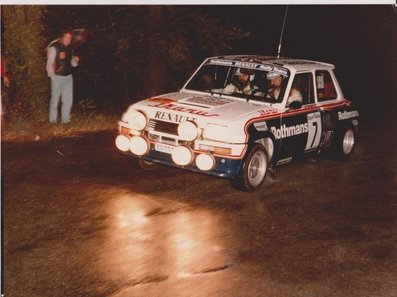 Attila Ferjancz - János Tandari
20º Rally Catalunya 1984. Renault 5 Turbo (KO-11-18). Clasificado 6º.

Del 26 de Octubre al 28 de Octubre, Barcelona, Catalunya, España.
Superficie: asfalto.

El Rally tení­a un total de 440.65 km cronometrados.

Tomaron la salida 83 equipos, finalizaron 42.
Palabras clave: Renault;Turbo;Catalunya;1984;Grupo_B