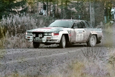Shekhar Mehta - Yvonne Mehta
33º Lombard RAC Rally 1984. Nissan 240 RS (FIW 9493). Clasificado 8º.
Team Nissan Europe

Del 25 al 29 de Noviembre, Chester, Cheshire, Inglaterra, Reino Unido.
Superficie: tierra.

El Rally tenia un total de 3232.00 km de los que 868.54 km divididos en 56 tramos eran especiales.

Se inscribieron 124 equipos, tomaron la salida 119, finalizaron 52.@
Palabras clave: Shekhar_Mehta;Nissan;Gran_Bretaña;RAC_Rally;Grupo_B;1984;Inglaterra
