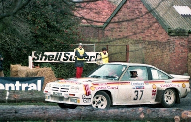 William Robert (Bertie) Fisher - Austin Frazer
33º Lombard RAC Rally 1984. Opel Manta 400 (DIL 2307). Clasificado 9º.

Del 25 al 29 de Noviembre, Chester, Cheshire, Inglaterra, Reino Unido.
Superficie: tierra.

El Rally tenia un total de 3232.00 km de los que 868.54 km divididos en 56 tramos eran especiales.

Se inscribieron 124 equipos, tomaron la salida 119, finalizaron 52.@
Palabras clave: Opel;Manta;Grupo_B;Gran_Bretaña;1984;RAC_Rally;Inglaterra