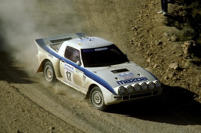 Achim Warmbold - Michèle Espinos-Petit (Biche)
31º Rothmans Acropolis Rally 1984. Mazda RX 7. Clasificado 9º.

Del 26 al 31 de Mayo, Atenas, Grecia.
Superficie: tierra.

El Rally tení­a un total de 2265 km, de los que 796.62 km divididos en 47 tramos eran especiales.

Tomaron la salida 104 equipos, finalizaron 32.@
Palabras clave: ;Michèle_Espinosi-Petit;Grecia;Mazda;RX7;Acropolis;Grupo_B;1981
