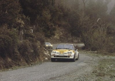 Guy Fréquelin - Christian Gilbert (Tilber)
28º Tour de Corse - Rallye de France 1984. Opel Manta 400 (GG-CT 361). Clasificado 9º.

Detrás dándole caza el Peugeot 205 Turbo 16 (323 EXA 75) de Ari Vatanen - Terry Harryman.
Abandonó por accidente en el primer tramo especial de la 3ª etapa, SS20 Notre Dame de la Serra - Ponte de Fango de 29.03 km.

Debut del Peugeot 205 T16 en el Mundial de Rallyes.

Del 3 al 5 de Mayo, Ajaccio, Córcega, Francia.
Superficie: asfalto.

El Rally tenia un total de 1618 km de los que 1130.9 km divididos en 30 tramos eran especiales.

Se inscribieron 158 equipos, tomaron la salida 155, finalizaron 57.@
Palabras clave: Opel;Peugeot;Turbo;Grupo_B;Corcega;Guy_Frequelin;Ari_Vatanen;1984;Debut;Corse