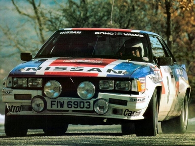 Timo Salonen - Seppo Harjanne
52º Rallye Automobile de Monte-Carlo 1984. Nissan 240RS (FIW 6903). Clasificado 10º.

Del 21 al 27 de Enero, Monte-Carlo.
Superficie: asfalto - nieve.

El Rally tenia un total de 3328.90 km de los que 753.20 km divididos en 30 tramos eran especiales (4 de ellas fueron canceladas SS3 St Jean en Royans de 39 Km, SS11 Les Savoyons - Sigoyer de 32 Km, SS12 Pont sur Barrage du Sautet de 18,40 Km, SS13 Chateau d'Ancelle - La Batie Neuve de 11,20 Km).

Se inscribieron 222 equipos, tomaron la salida 209, finalizaron 120.@
Palabras clave: Timo_Salonen;Seppo_Harjanne;Nissan;Grupo_B;Montecarlo;1984