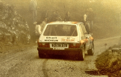 Philippe Kruger - Gerard Caizerguez
28º Tour de Corse - Rallye de France 1984. Talbot Samba Rallye (3436 TB 54). Clasificado 12º.

Del 3 al 5 de Mayo, Ajaccio, Córcega, Francia.
Superficie: asfalto.

El Rally tenia un total de 1618 km de los que 1130.9 km divididos en 30 tramos eran especiales.

Se inscribieron 158 equipos, tomaron la salida 155, finalizaron 57.@
Palabras clave: Talbot;Samba;Rallye;Corse;Corcega;Grupo_B;1984
