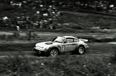 Saeed Al-Hajri - John Spiller
33º Lombard RAC Rally 1984. Porsche 911 SC RS (A974 BRX). Clasificado 17º.

Del 25 al 29 de Noviembre, Chester, Cheshire, Inglaterra, Reino Unido.
Superficie: tierra.

El Rally tenia un total de 3232.00 km de los que 868.54 km divididos en 56 tramos eran especiales.

Se inscribieron 124 equipos, tomaron la salida 119, finalizaron 52.@
Palabras clave: ;Porsche;Gran_Bretaña;Grupo_B;1984;RAC_Rally;Inglaterra