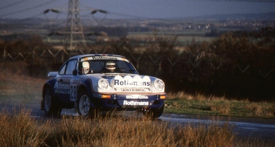 Saeed Al-Hajri - John Spiller
33º Lombard RAC Rally 1984. Porsche 911 SC RS (A974 BRX). Clasificado 17º.

Del 25 al 29 de Noviembre, Chester, Cheshire, Inglaterra, Reino Unido.
Superficie: tierra.

El Rally tenia un total de 3232.00 km de los que 868.54 km divididos en 56 tramos eran especiales.

Se inscribieron 124 equipos, tomaron la salida 119, finalizaron 52.@
Palabras clave: ;Porsche;Gran_Bretaña;Grupo_B;1984;RAC_Rally;Inglaterra