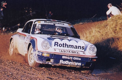 Saeed Al-Hajri - John Spiller
33º Lombard RAC Rally 1984. Porsche 911 SC RS (A974 BRX). Clasificado 17º.

Del 25 al 29 de Noviembre, Chester, Cheshire, Inglaterra, Reino Unido.
Superficie: tierra.

El Rally tenia un total de 3232.00 km de los que 868.54 km divididos en 56 tramos eran especiales.

Se inscribieron 124 equipos, tomaron la salida 119, finalizaron 52.@
Palabras clave: ;Porsche;Gran_Bretaña;Grupo_B;1984;RAC_Rally;Inglaterra