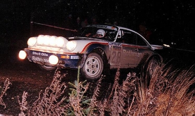 Saeed Al-Hajri - John Spiller
33º Lombard RAC Rally 1984. Porsche 911 SC RS (A974 BRX). Clasificado 17º.

Del 25 al 29 de Noviembre, Chester, Cheshire, Inglaterra, Reino Unido.
Superficie: tierra.

El Rally tenia un total de 3232.00 km de los que 868.54 km divididos en 56 tramos eran especiales.

Se inscribieron 124 equipos, tomaron la salida 119, finalizaron 52.@
Palabras clave: ;Porsche;Gran_Bretaña;Grupo_B;1984;RAC_Rally;Inglaterra