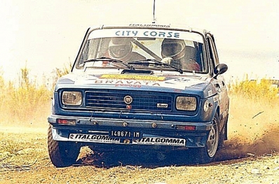 Marco Bravata - Piero Barbieri
26º Rallye Sanremo 1984. Fiat 127 (148671-IM). Clasificado 30º.

Del 30 de Septiembre al 5 de Octubre, Sanremo, Liguria, Imperia, Italia.
Superficie: asfalto -tierra.

El Rally tenia un total de 2546.29 km de los que 807.69 km divididos en 56 tramos eran especiales, (2 de ellas fueron canceladas SS7 Sante Luce de 12,30 km y SS26 Chiusdino 2 de 17,41 Km).

Se inscribieron 104 equipos, tomaron la salida 100, finalizaron 35.@
Palabras clave: Fiat;Sanremo;1984