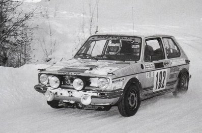 Philippe Bugalski - Dominique Perruchon
52º Rallye Automobile de Monte-Carlo 1984. Volkswagen Golf I GTi 1.6 (6132 QL 03). Clasificado 88º.

Del 21 al 27 de Enero, Monte-Carlo.
Superficie: asfalto - nieve.

El Rally tenia un total de 3328.90 km de los que 753.20 km divididos en 30 tramos eran especiales, (4 de ellos fueron canceladas SS3 St Jean en Royans de 39 Km, SS11 Les Savoyons - Sigoyer de 32 Km, SS12 Pont sur Barrage du Sautet de 18,40 Km, SS13 Chateau d'Ancelle - La Batie Neuve de 11,20 Km).

Se inscribieron 222 equipos, tomaron la salida 209, finalizaron 120.@
Palabras clave: Philippe_Bugalski;Dominique_Perruchon;Volkswagen;Golf;GTI;Montecarlo;1984;nieve