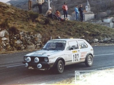 Philippe Bugalski - Dominique Perruchon
52º Rallye Automobile de Monte-Carlo 1984. Volkswagen Golf I GTi 1.6 (6132 QL 03). Clasificado 88º.

Del 21 al 27 de Enero, Monte-Carlo.
Superficie: asfalto - nieve.

El Rally tenia un total de 3328.90 km de los que 753.20 km divididos en 30 tramos eran especiales, (4 de ellos fueron canceladas SS3 St Jean en Royans de 39 Km, SS11 Les Savoyons - Sigoyer de 32 Km, SS12 Pont sur Barrage du Sautet de 18,40 Km, SS13 Chateau d'Ancelle - La Batie Neuve de 11,20 Km).

Se inscribieron 222 equipos, tomaron la salida 209, finalizaron 120.@
Palabras clave: Philippe_Bugalski;Dominique_Perruchon;Volkswagen;Golf;GTI;Montecarlo;1984