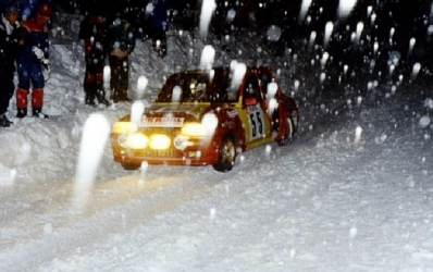 Michel Bour - B. Cazeres
52º Rallye Automobile de Monte-Carlo 1984. Renault 5 Turbo (8845 GJ 15). Clasificado 117º.

Del 21 al 27 de Enero, Monte-Carlo.
Superficie: asfalto - nieve.

El Rally tenia un total de 3499 km de los que 722 km divididos en 30 tramos, eran especiales (4 de ellas fueron canceladas SS3 St Jean en Royans de 39 Km, SS11 Les Savoyons - Sigoyer de 32 Km, SS12 Pont sur Barrage du Sautet de 18,40 Km, SS13 Chateau d Ancelle - La Batie Neuve de 11,20 Km).

Se inscribieron 222 equipos, tomaron la salida 209, finalizaron 120.@
Palabras clave: Turbo;Renault;Montecarlo;nieve;1984;Grupo_B