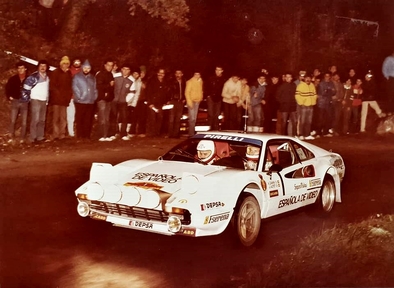 Antonio Zanini Sans - Josep Autet
20º Rally Catalunya 1984. Ferrari 308 GTB (0-B-7643-T). Abandonó por el eje central (cardán) en SS26.

Del 26 de Octubre al 28 de Octubre, Barcelona, Catalunya, España.
Superficie: asfalto.

El Rally tení­a un total de 440.65 km cronometrados.

Tomaron la salida 83 equipos, finalizaron 42.

© Jordi Camp
@
Palabras clave: ;Josep_Autet;Ferrari;GTB;Grupo_B;Catalunya;1984