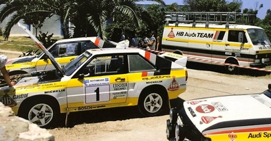 31º Rothmans Acropolis Rally 1984
Foto en el Hotel Lagonissi de Ática, (Attikí), Atenas.

#1 Audi Sport Quattro S1 (IN-NC 46) de Walter Röhrl - Christian Geistdörfer, abandonó por el embrague en SS44 Geraki de 11.32 Km.

Al lado derecho del Audi de Walter, el #4 Audi Sport Quattro S1 (IN-NL 2) de Michele Mouton - Fabrizia Pons, abandonó por motor en SS14 Makrirahi de 15.53 Km.

En primera línea de imagen el #10 Audi Quattro A2 (IN-YD 29) de Stig Blomqvist - Björn Cederberg, clasificado 1º.

Del 26 al 31 de Mayo, Atenas, Grecia.
Superficie: tierra.

El Rally tení­a un total de 2265 km de los que 796.62 km divididos en 47 tramos eran especiales.

Tomaron la salida 104 equipos, finalizaron 32.@
Palabras clave: Walter_Röhrl;Michele_Mouton;Stig_Blomqvist;Audi;Quattro;Sport;Acropolis;Grecia;Asistencias;1984