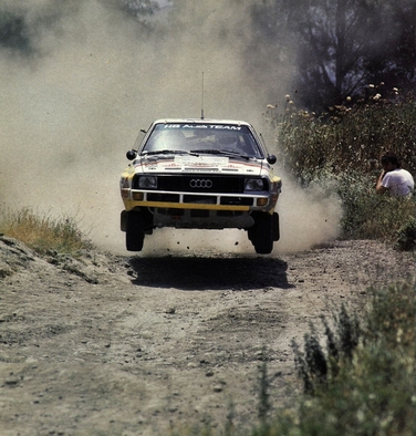 Walter Röhrl - Christian Geistdörfer
31º Rothmans Acropolis Rally 1984. Audi Sport Quattro S1 (IN-NC 46). Abandonó por el embrague en SS44 Geraki de 11.32 Km.

Del 26 al 31 de Mayo, Atenas, Grecia.
Superficie: tierra.

El Rally tení­a un total de 2265 km, de los que 796.62 km divididos en 47 tramos eran especiales.

Tomaron la salida 104 equipos, finalizaron 32.@

Palabras clave: Walter_Röhrl;Grupo_B;Audi;Sport;Quattro;Acropolis;Grecia;1984;
